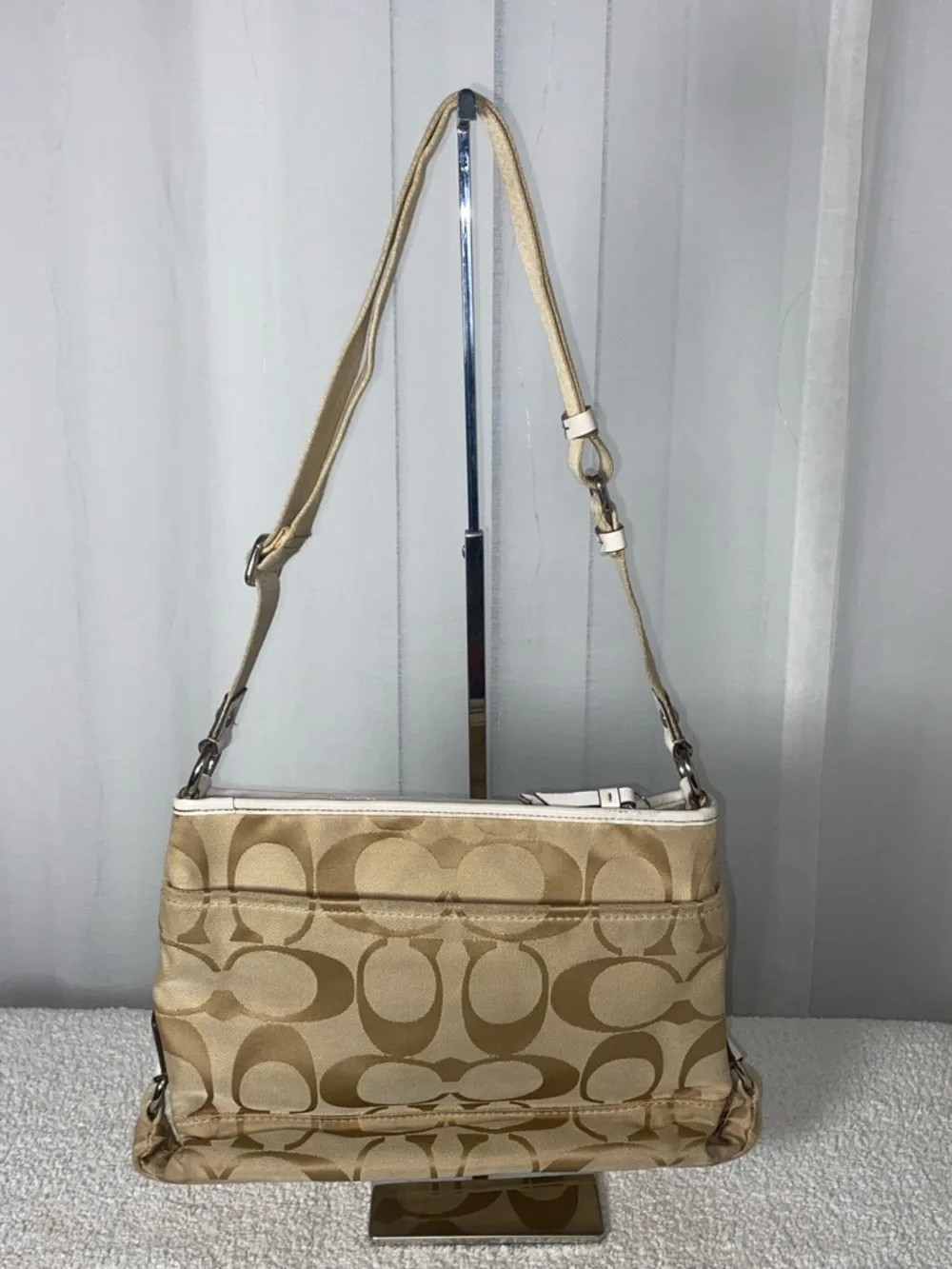 GUC Coach Signature Front Pocket Crossbody - Picture 3 of 9